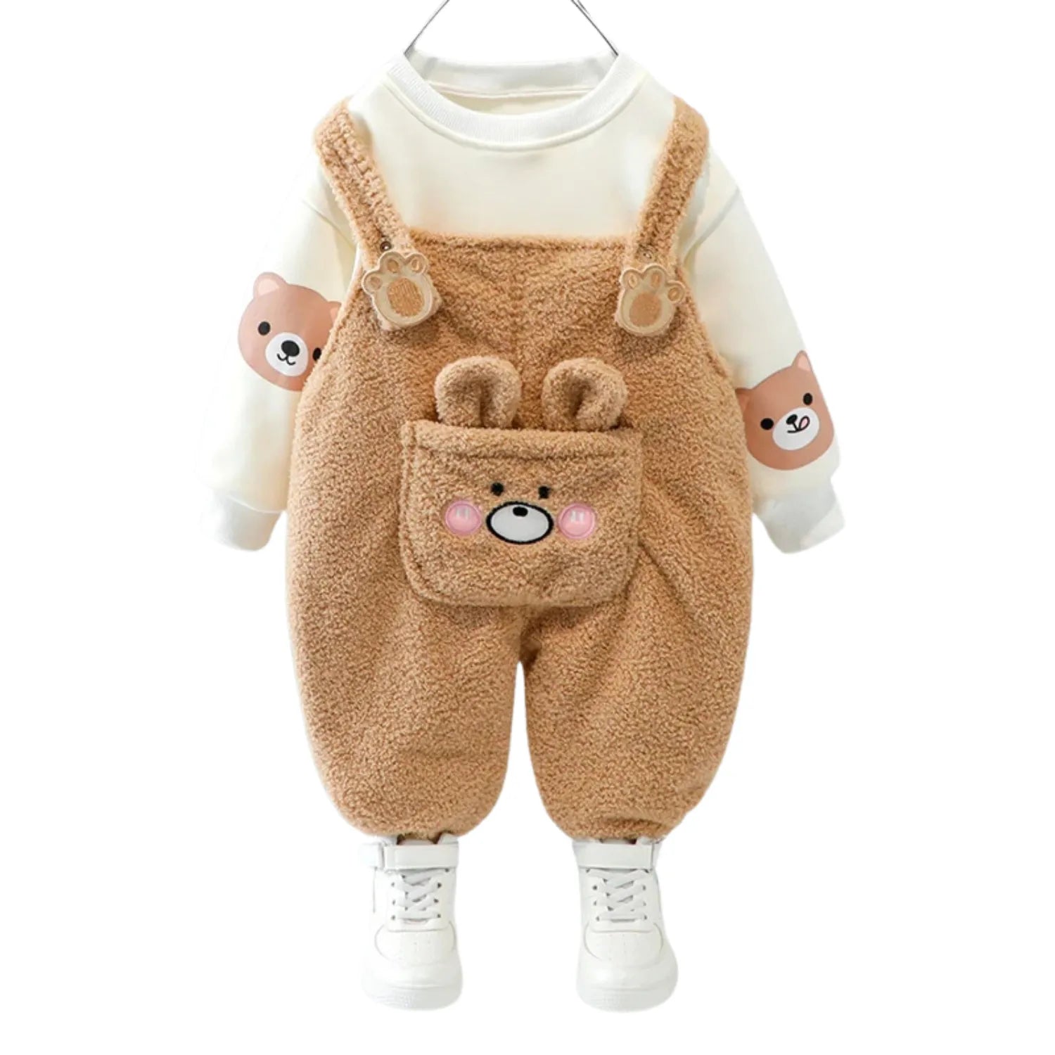 motif ludique sur salopette enfant