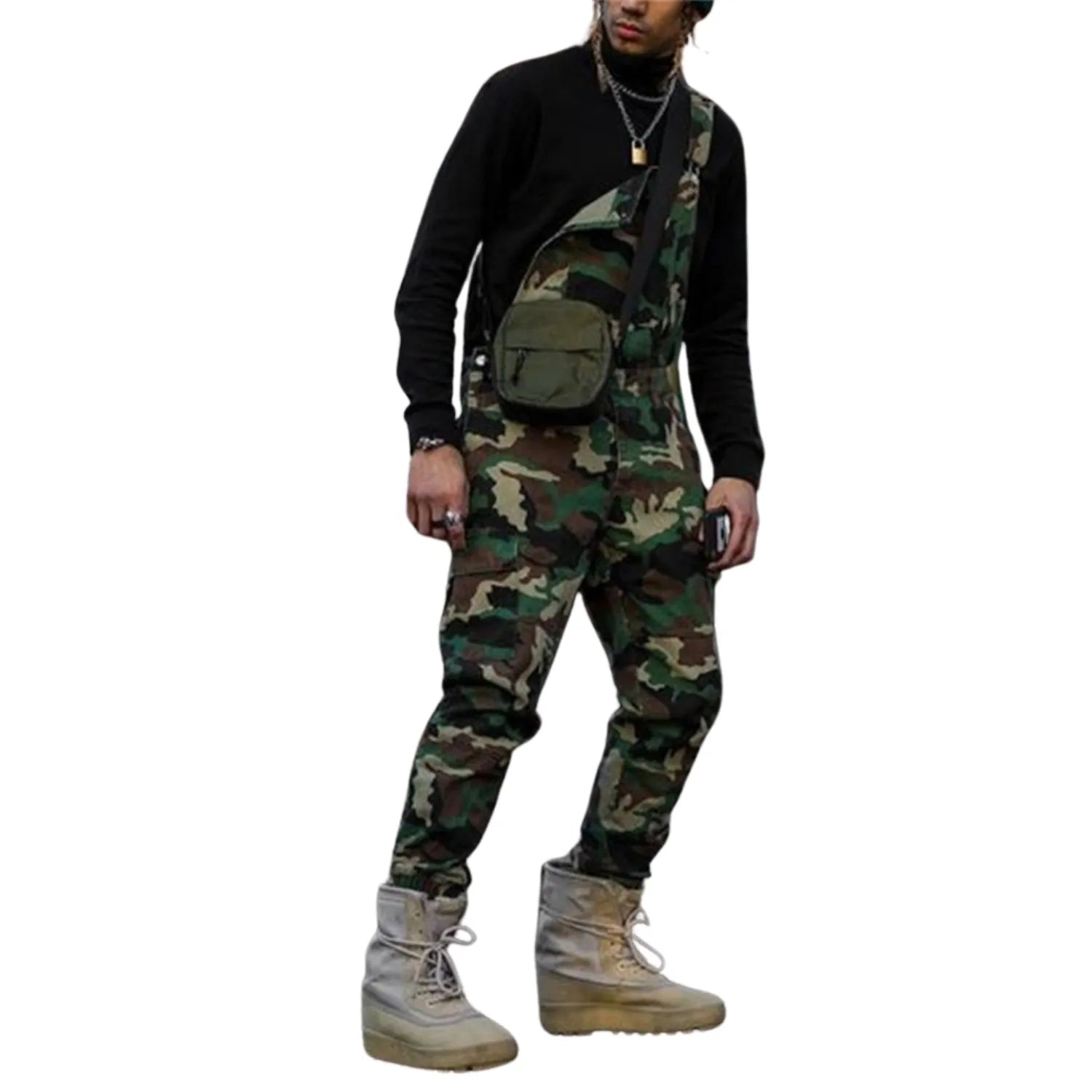 élégance militaire en salopette